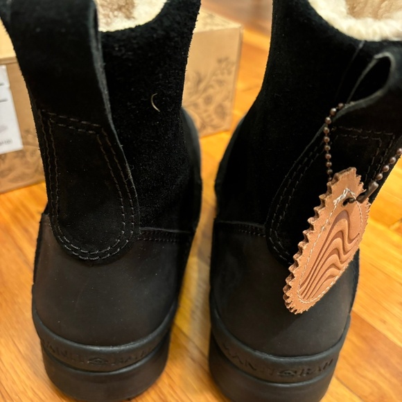 NWT Manitobah Waterproof Lined Boot - Picture 4 of 7